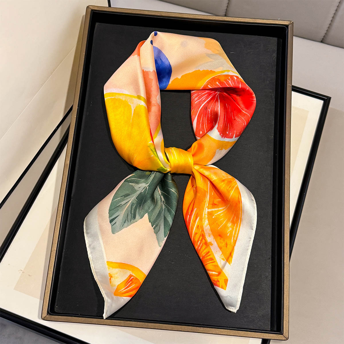 Fashion Lemon Fruit Pattern Sq - Ascot Neck Scarf 评论和价格