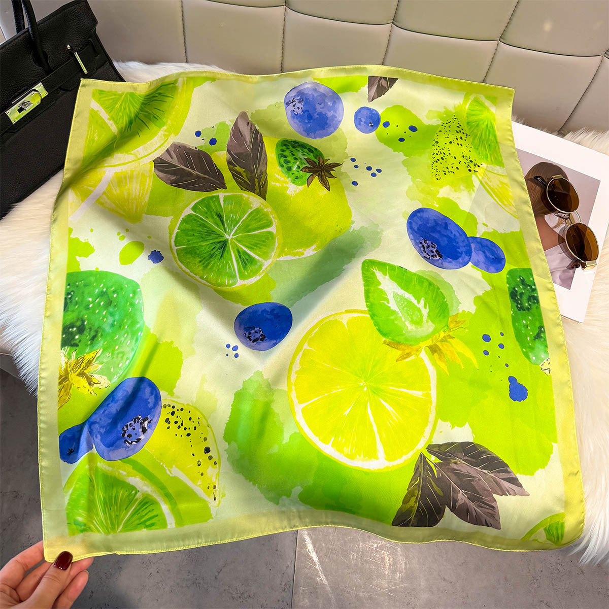 Fashion Lemon Fruit Pattern Sq - Ascot Neck Scarf 评论和价格